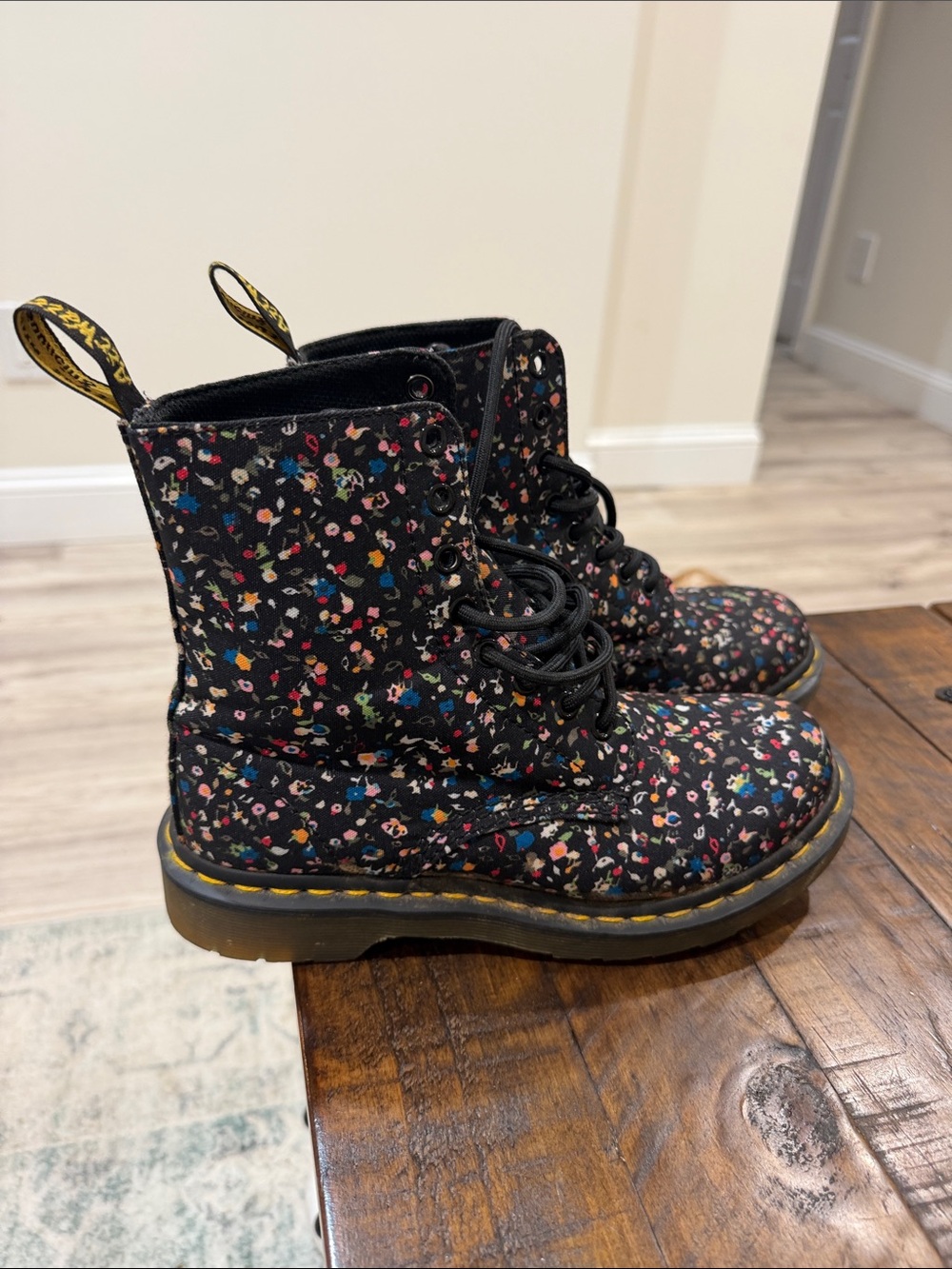 Dr. Martens Page Courtney Black Floral Print Lace-Up Boots size 7 women rare